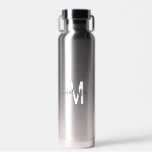 Personalisierter Name der Skriptmonogramm Trinkflasche<br><div class="desc">Dieses Design kann in dem Bereich personalisiert werden, der durch das Ändern des Fotos und/oder Textes zur Verfügung gestellt wird. Sie können auch angepasst werden, indem Sie auf Vorlage personalisieren klicken und dann auf die Schaltfläche klicken, um weitere Optionen anzupassen, um die Hintergrundfarbe zu löschen oder zu ändern, Text hinzuzufügen,...</div>