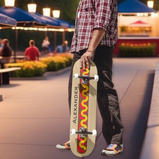 Personalisierter Name des heißen Hundes Skateboard (A personalized skateboard, designed like a giant hot dog)