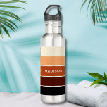 Personalisierter Name des modernen braunen Farbblo Edelstahlflasche<br><div class="desc">Der moderne braune Farbblock Personalisiert Name Wasserflasche aus rostfreiem Stahl zeichnet sich durch ein farbenfrohes und modernes Design in einem Farbblockmuster in Braun-Tönen mit Ihrem personalisierten Namen aus. Perfekt als Geschenk für Weihnachten,  Geburtstag,  Feiertage,  Schule,  Uni,  Team Gebäude und mehr. Entworfen von © Evco Studio www.zazzle.com/store/evcostudio</div>