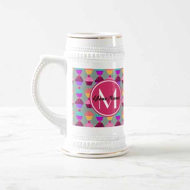 Personalisierter Name des Pink Cupcake, benutzerde Bierglas (Links)
