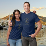 Personalisierter Name des Schiffes Nautical Gold T-Shirt<br><div class="desc">Ein nautisches Design mit Anker,  personalisiert mit dem Namen,  dem Namen und der Lage des Kapitäns. Entwickelt von Thisisnotme©</div>