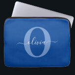 Personalisierter Name für Monogramm Laptopschutzhülle<br><div class="desc">Dieses elegante Monogramm und das stilvolle Script-Namensdesign können als Geschenk für Geburtstag, Hochzeit, Brautparty, Jubiläum, Muttertag oder jeden Anlass gegeben werden. Es kann mit dem Namen und dem Namen der Person personalisiert werden. Sie können den Schriftart, die Farbe des Schriftartes, die Größe des Schriftartes und die Hintergrundfarbe mit dem Design-Tool...</div>