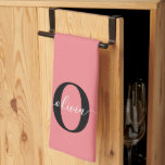 Personalisierter Name für Monogramm-Skripte Schwar Geschirrtuch<br><div class="desc">Dieses elegante Monogramm und das stilvolle Script-Namensdesign können als Geschenk für einen Geburtstag, Muttertag oder jeden Anlass gegeben werden. Es kann mit dem Namen und dem Namen der Person personalisiert werden. Sie können den Schriftart, die Farbe des Schriftartes, die Größe des Schriftartes und die Hintergrundfarbe mit dem Design-Tool ändern. Die...</div>