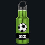 Personalisierter Name Fußball-Wasserflasche Edelstahlflasche<br><div class="desc">Personalisierte monogramm Geschenksoccer Sportwasserflasche. Grüne Stahlstähle metallische Farbe. Sportliche Geschenkidee für Trainer, Spieler, Teamkollegen und Sportfans. Modernes Typografie-Design mit individuelle Name, lustigem Zitat, Slogan oder Monogramm. Erstellen Sie Ihre eigene mit Monogramm Getränkemaschine. Geeignet für Männer und Kinder / Kinder. Niedliche Geburtstag Party präsentiert für Vater, Sohn, Enkel, Vater, Freund, Mutter,...</div>