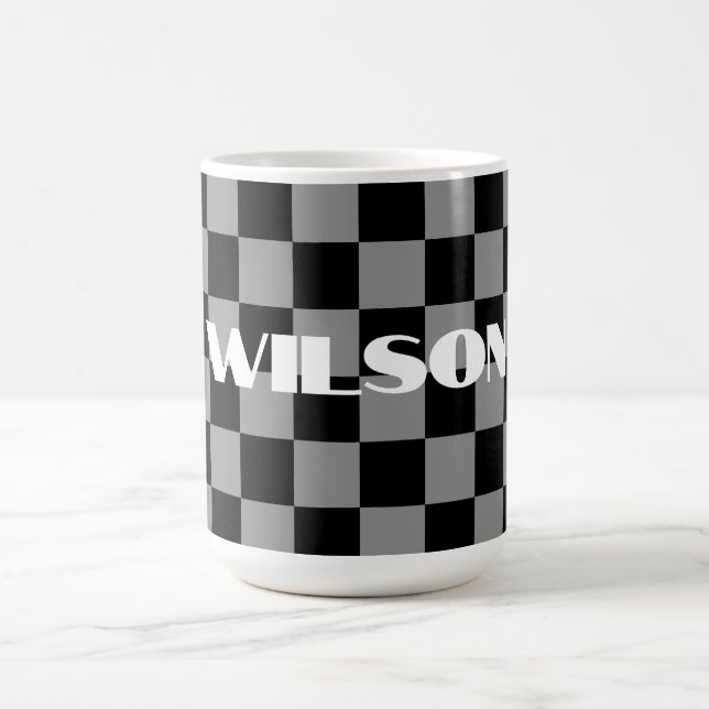 personalisierter Name grau und schwarz kariert  Kaffeetasse (Mittel)