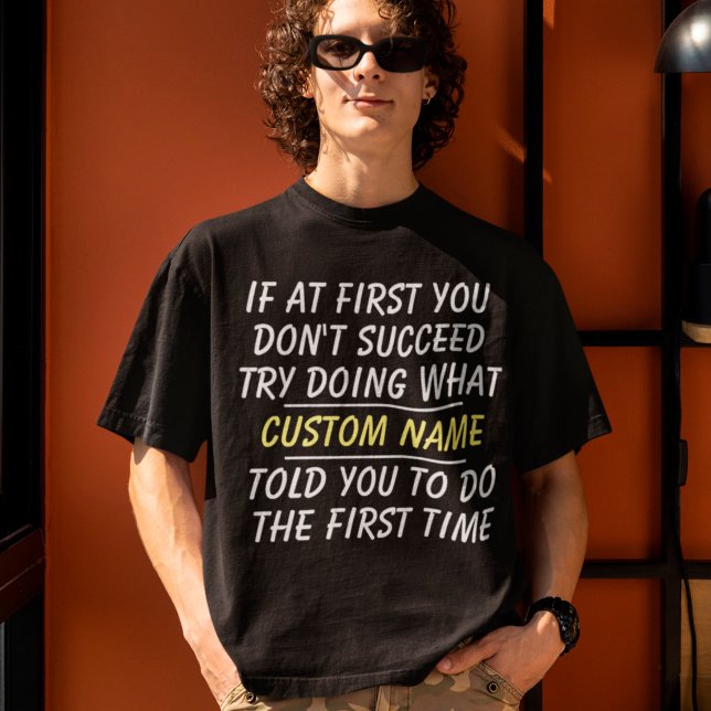 Personalisierter Name mit lustigem Sprichwort T-Shirt (Von Creator hochgeladen)