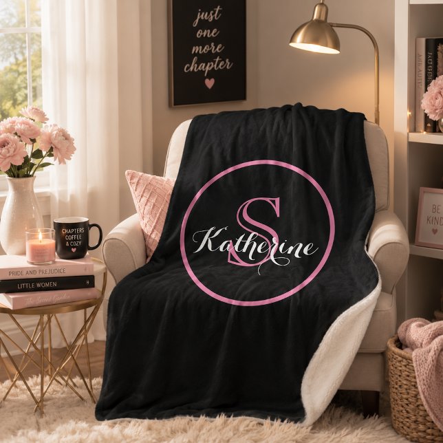 Personalisierter Name Monogramm Schwarz Rosa Sherpadecke (Von Creator hochgeladen)