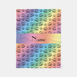 Personalisierter Name Regenbogenjustizskala Fleecedecke