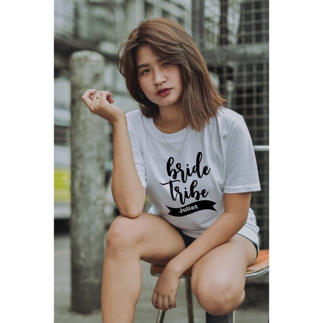 Personalisierter Name Ribbon Moderne Skriptbrücke  T-Shirt (Von Creator hochgeladen)