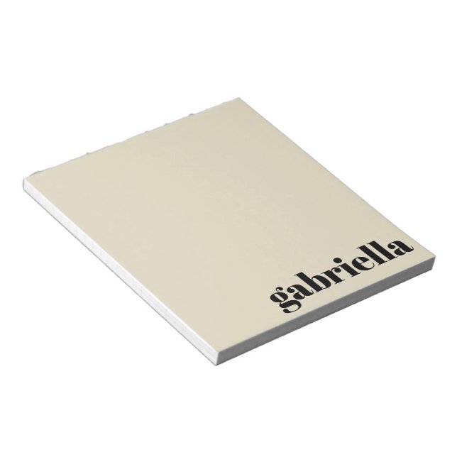 Personalisierter Name Schwarz/Beige: Bold Typograf Notizblock (angewinkelt)