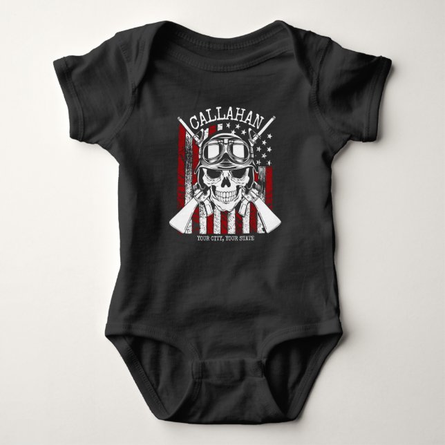 Personalisierter NAME Soldier Skull Duale Guns USA Baby Strampler (Vorderseite)