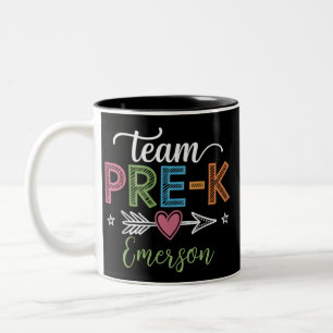 Personalisierter Name Team Pre-K Vorschullehrer  Zweifarbige Tasse