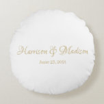 Personalisierter Name und Datum der Hochzeit Rundes Kissen<br><div class="desc">Personalisiertes Skript,  kundenspezifischer Coupname und Datum Hochzeit Runden Kissen. Elegantes,  klassisches,  minimalistisches Design.</div>