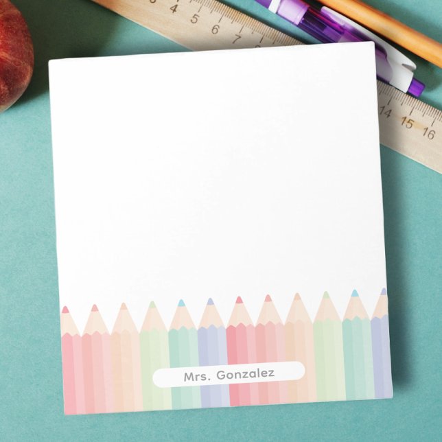 Personalisierter Niedlicher Lehrer Rainbow Notizblock (Teacher notepad personalized with name, with pastel color pencils, useful and thoughtful gift.)