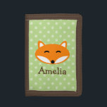 Personalisierter niedlicher Rotfuchs-Polka docht M Trifold Geldbörse<br><div class="desc">Personalisierte niedliche Fox Girls mit Polka-Punktmuster. Niedliche Girly Birthday oder Weihnachtsgeschenk Idee für kleine Mädchen. Personalisierbar mit Namen oder Buchstaben Ihres Kindes. Machen Sie eine für Ihr Enkelkind,  Ihre Tochter,  Enkelin,  Cousin,  Schwester etc. Waldtierbauweise Cartoon. Braune und grüne Naturfarben. Trendy Punkt drucken Mode-Accessoire.</div>