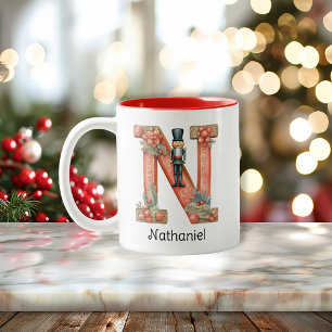 Personalisierter Nussknacker-Monogramm-N-Weihnacht Zweifarbige Tasse