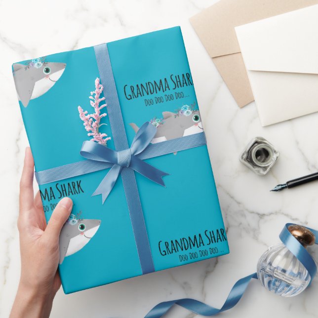 Personalisierter Oma-Hai Doo Doo Doo Geschenkpapier (Schenken)