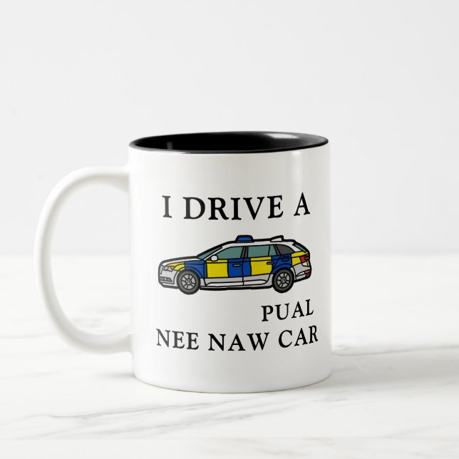Personalisierter Polizeibeamter, ich fahre ein neu Zweifarbige Tasse (Links)