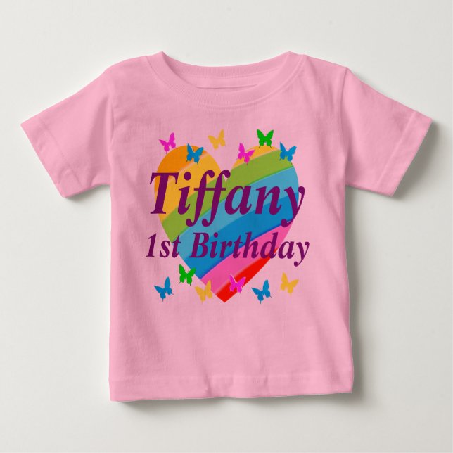 PERSONALISIERTER RAINBOW UND SCHALTFLÄCHEN 1. GEBU BABY T-SHIRT (Vorderseite)