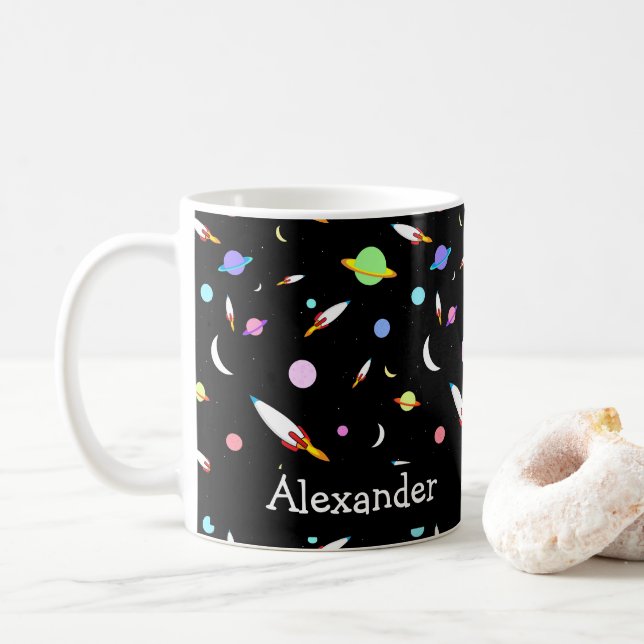 Personalisierter Raketenraum Planeten Mondsterne Kaffeetasse (Mit Donut)