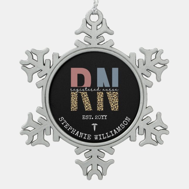 Personalisierter RN-Abschluss Schneeflocken Zinn-Ornament (Vorderseite)