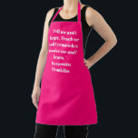 Personalisierter, rosa individuelle Name Schürze<br><div class="desc">Personalisierte moderne,  elegante Hot-Rosa Fuchsia und weiße individuelle Name Text Satz Zitat Schürze. Geeignet für Köche,  Koch,  Keramik,  Keramiken,  Handwerk,  Arbeit,  Küche,  Backen,  Grillen,  Grill,  sowie Geschäfte und Geschäfte etc.</div>