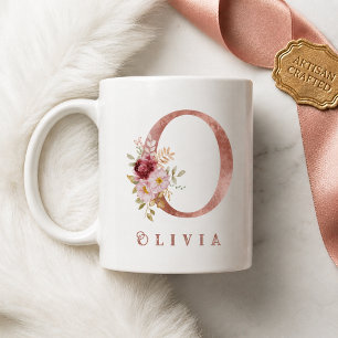 Personalisierter Roségold-Blumen-Initialbuchstabe  Kaffeetasse