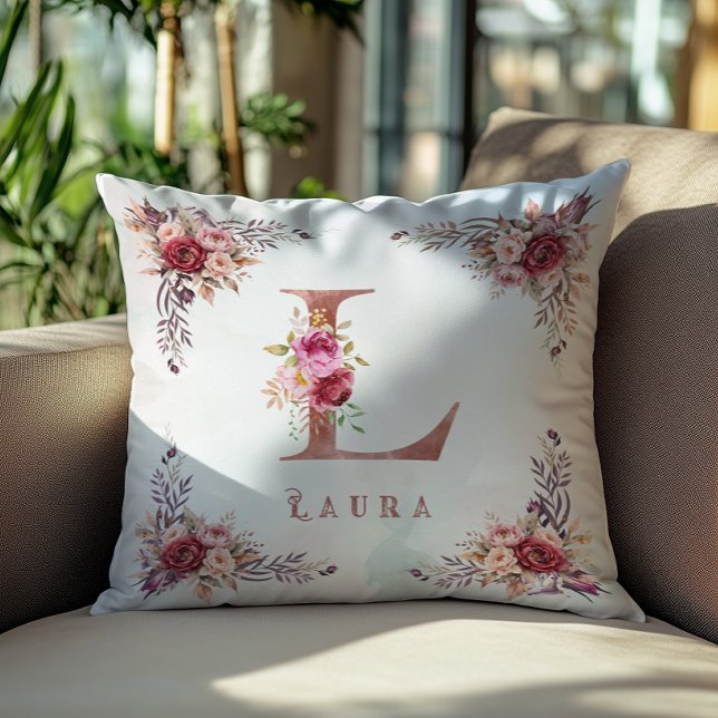 Personalisierter Roségold-Blumen-Initialbuchstabe  Kissen (Von Creator hochgeladen)