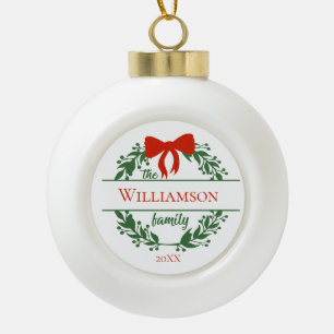 Personalisierter roter grüner Kranz Familienname W Keramik Kugel-Ornament
