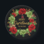 Personalisierter ROTER schwarzer Goldfrohe Pappteller<br><div class="desc">Perfekter WeihnachtsParty-Papier-Teller zu wow Ihren Gästen.  Rotes schwarzes Goldgrüne Farben mit Kranz.  FROHE WEIHNACHTEN können zu FROHE FEIERTAGE redigiert werden.  Nachname können zu redigiert werden u. GUTEN RUTSCH INS NEUE JAHR.</div>