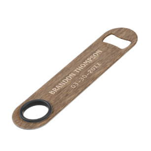 Personalisierter Rustikaler Chic Brauner Holzmaser Speed Flaschenöffner