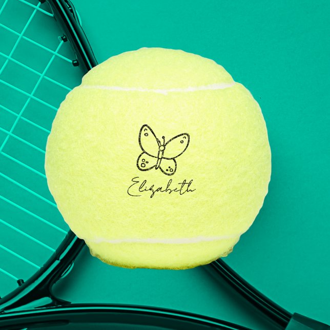Personalisierter Schmetterlingsname Mit Monogramm Tennisbälle (Cute signature style design with monogram name and butterfly. Great gift for any tennis player. )