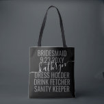 Personalisierter Schwarz-weißer Name<br><div class="desc">Personalisierter moderner Schwarz-Weiß-Bridäne Name Custom Tote Bag mit bearbeitbarem Text und Text für Datum,  Ziel oder Ort,  Name und lustiges Zitat wie "Kleiderhalter,  Trinker-Föcher,  Sanity-Halter" macht einen Spaß und nützlichen Sake für alle Ihre Brautmädchen.</div>