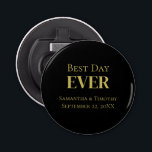 Personalisierter Schwarzer Gold-Best-Day Flaschenöffner<br><div class="desc">Personalisieren Sie diese besten Tage jeden Hochzeitstag Black Gold Magnet Favoriten. Erhältlich in runden und quadratischen und drei verschiedenen Größen. Ideal für Hochzeitsempfang,  Junggesellenabend,  Junggeselinnen-Abschied,  Brautparty und Probe.</div>