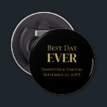 Personalisierter Schwarzer Gold-Best-Day Flaschenöffner<br><div class="desc">Personalisieren Sie diese besten Tage jeden Hochzeitstag Black Gold Magnet Favoriten. Erhältlich in runden und quadratischen und drei verschiedenen Größen. Ideal für Hochzeitsempfang,  Junggesellenabend,  Junggeselinnen-Abschied,  Brautparty und Probe.</div>
