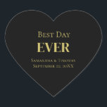 Personalisierter Schwarzer Gold-Best-Day Herz-Aufkleber<br><div class="desc">Personalisieren Sie diesen besten Tag jeden Hochzeitstag Schwarz Gold Gefallen Sticker. Erhältlich in Herzform,  Rund und Quadrat. Ideal für Hochzeitsempfang,  Junggesellenabend,  Junggeselinnen-Abschied,  Brautparty und Probe.</div>