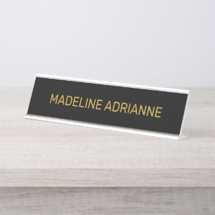 Personalisierter schwarzer und goldener moderner S Schreibtischnamensplakette