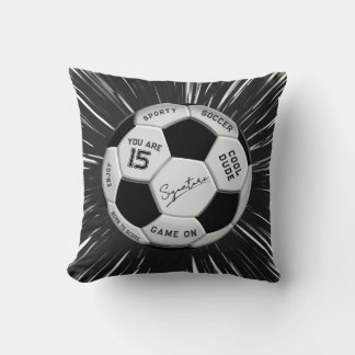 Personalisierter schwarzer und weißer Fußball-Gebu Kissen