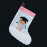 Personalisierter Skater mit niedlicher Kleiner Abb Weihnachtsstrumpf<br><div class="desc">Benutzerdefiniertes Design mit einem niedlichen Kindereis-Skaten-Thema,  das mit dem Monogramm,  dem Initial,  dem Namen oder einem beliebigen Text Ihrer Wahl personalisiert werden kann.</div>