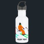 Personalisierter Skischuhfahrer Edelstahlflasche<br><div class="desc">Skiöffnung! Cooles Wintermotiv-Design mit Skifahrern, die Skipisten zwischen schneebedeckten Tannenbäumen in den Alpen abfahren. Freeride-Skifahrer tragen farbenfrohe Vintage Retro-Anzüge und fahren mit Skiern auf einem pastellrosa, schneebedeckten Bergland abwärts. Wunderschönes Wintersportspass für Skifahrer im Freundeskreis, bei Kollegen oder in der Familie. Whimsical Skier Kunstwerk Illustration Design. Skifahrer Ski Wohngestaltung, Skiteam, Skicoach...</div>