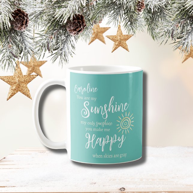 Personalisierter Sonnenschein macht mich glücklich Kaffeetasse (Personalized Sunshine You Make Me Happy Mug in Teal with Script Font and Yellow Sun.)