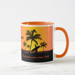 Personalisierter Surfer, der die Welle jagend Tasse