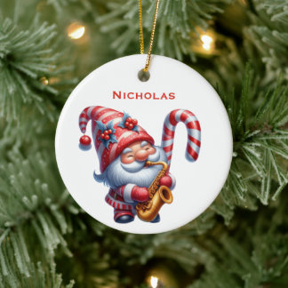 Personalisierter süßer Santa-Gnom, der Saxophon sp Keramik Ornament