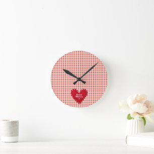 Personalisierter Tag der Rotfüsse Gingham Mutter Runde Wanduhr