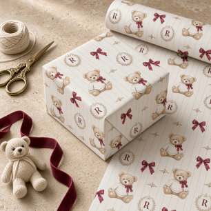 Personalisierter Teddybär mit burgunderroter Schle Geschenkpapier