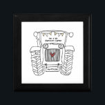 Personalisierter Traktor Erinnerungskiste<br><div class="desc">Ein Traktor Land Hochzeitsgeschenk,  das personalisiert werden kann. Wenn Sie die Größe oder den Schriftart ändern möchten,  klicken Sie bitte auf die Schaltfläche Bearbeiten,  um weitere Anpassungen vorzunehmen. Die Bundung im Traktor ist in einer subtilen Creme und weiß.</div>