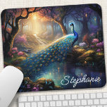 Personalisierter verzauberter Pfau Mousepad<br><div class="desc">Bringen Sie mit diesem personalisierten Mauspad mit einem majestätischen Pfau an einem ruhigen Teich eine Touch Verzauberung auf Ihren Arbeitsbereich. Die lebhaften Farben und die faszinierenden Details der Pfauenfedern schaffen eine faszinierende Szene, die Kreativität und Ruhe inspiriere. Fügen Sie eine persönliche Touch mit Ihrem Namen oder einer speziellen Nachricht hinzu....</div>