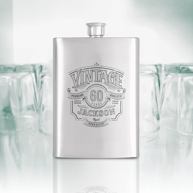Personalisierter Vintage-Geburtstag, gealtert bis  Flachmann (Personalized Vintage Aged To Perfection Birthday Flask)