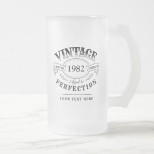 Personalisierter Vintage Geburtstag, gealtert bis Mattglas Bierglas