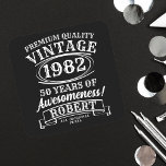 Personalisierter Vintager Geburtstag bis zur Perfe Rechteckiger Pappuntersetzer<br><div class="desc">Fügen Sie Ihrer Feier eine Touch Vintagen Charmes hinzu, mit unserem Personalisierten Vintage Birthday Square Paper Untersetzer von Aged to Perfection. Diese Untersetzer sind perfekt für Rock 'n Roll und klassische nostalgische Geburtstagspartys geeignet und zeichnen sich durch ein Retro-Design aus, das die Eleganz klassischer Whisky-Labels hervorhebt. Egal, ob Sie einen...</div>
